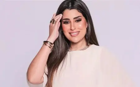 أيتن عامر تروج لمسرحية “فيلم رومانسي” قبل عرضها في دبي