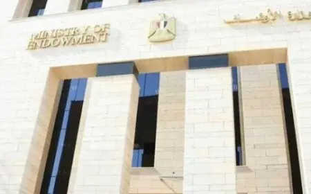 الأوقاف توضح حقيقة صورة مجتزأة للوزير مع فلسطينيين: نصطف خلف موقف مصر الثابت