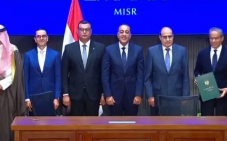توقيع مشروع مراسي البحر الأحمر بحضور رئيس الوزراء ومجموعة من كبار المسئولين والمستثمرين