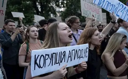 رئيس وزراء أوكرانيا الأسبق: السلطة الحاكمة في كييف على موعد مع ثأر الشعب منها