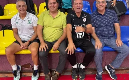استقبال حافل لطارق محروس خلال زيارته معسكر منتخب اليد