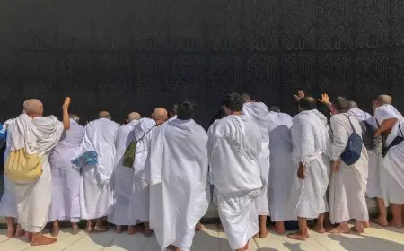 وزير السياحة يعتمد ضوابط الحج السياحي خلال أيام