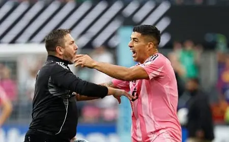 إيقاف سواريز 3 مباريات في الدوري الأمريكي بسبب واقعة البصق