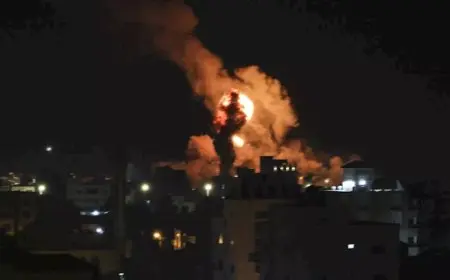 بينهم 11 من منتظري المساعدات.. 64 شهيدا جراء الغارات الإسرائيلية على غزة