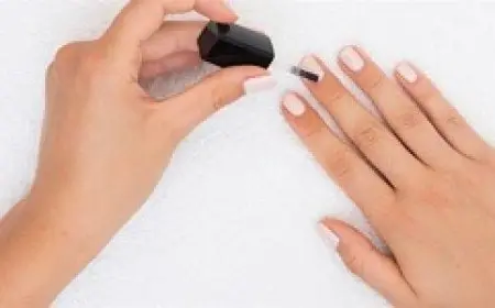 نهاية بريق الجل.. لماذا تم حظر طلاء الأظافر الأشهر وما البدائل الآمنة؟