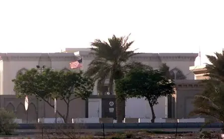 السفارة الأمريكية في قطر تصدر أمرًا لموظفيها بالبقاء بالمنازل