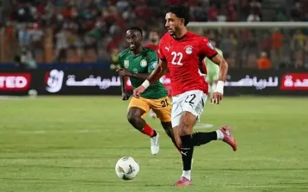 صدمة مبكرة.. مرموش يغادر مباراة بوركينا فاسو مصابا