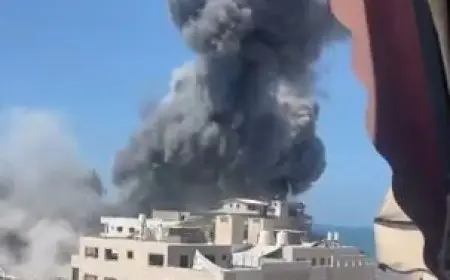 فيديو.. جيش الاحتلال يقصف برج طيبة السكني غربي مدينة غزة