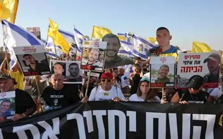 عائلات الأسرى الإسرائيليين تطالب الحكومة بخطة لإعادة الأسرى