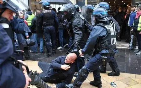 الشرطة الفرنسية تعتقل العشرات في احتجاجات «لنغلق كل شيء»