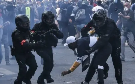 اشتباكات بين الشرطة والمتظاهرين في باريس فيما تكتسب حركة «لنعطل كل شيء» زخما