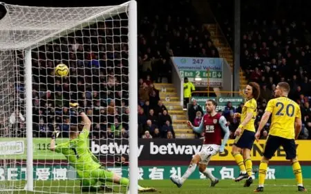 لاعب البريميرليج على أعتاب الانتقال للشباب السعودي