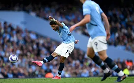 رسميا.. مرموش يغيب عن ديربي مانشستر للإصابة