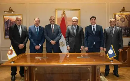 وزيرا السياحة والعمل يوقعان بروتوكول تعاون بشأن شروط وضوابط ترخيص وحدات الإقامة الفندقية