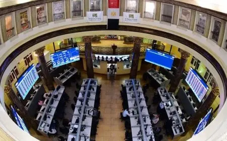 البورصة المصرية تواصل التأرجح وتستقر في المنطقة الخضراء