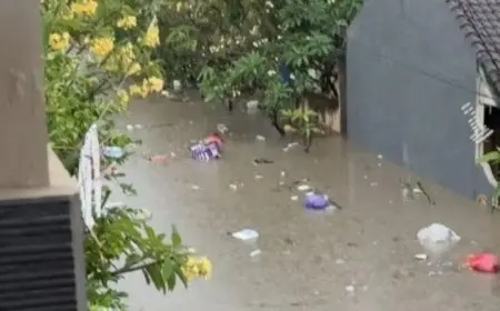 وفاة 15 على الأقل وفقدان 6 جراء فيضانات مفاجئة في إندونيسيا