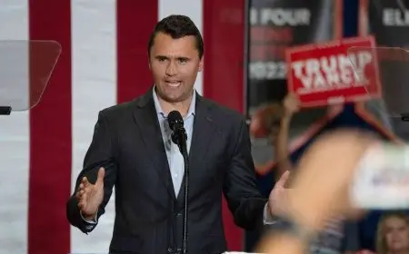 أمريكا: الناشط تشارلي كيرك يرقد بحالة حرجة في مستشفى بعد تعرضه لإطلاق نار