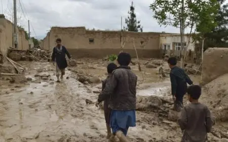 فيضانات وانهيارات أرضية مدمرة في إندونيسيا تخلف 15 قتيلا