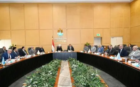 وزيرا الإسكان والأوقاف يناقشان عددًا من الموضوعات المشتركة بين الوزارتين