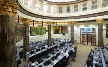البورصة المصرية تتأرجح بين المكاسب المحدودة والخسائر.. ومكاسب الأسبوع أقل من 0.5%