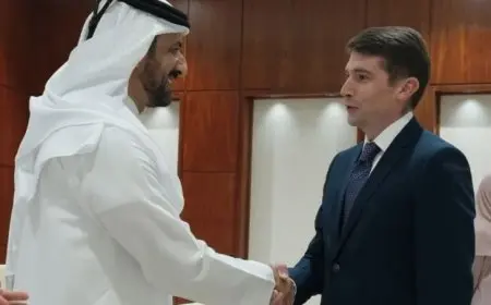 سلطان بن أحمد القاسمي يلتقي عددا من الدبلوماسيين المشاركين في المنتدى الدولي للاتصال الحكومي