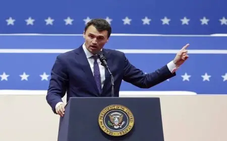 مكتب التحقيقات الأمريكي ينشر صورًا لقاتل تشارلي كريك ويطلب مساعدة الجمهور