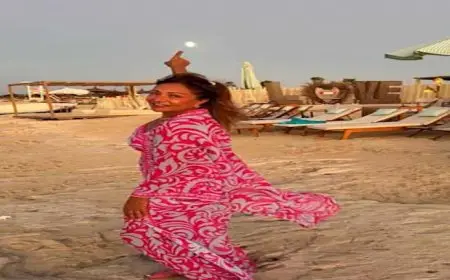 بفستان جريء أمام البحر..ليلى علوي تودع الصيف والجمهور يعلق (صور)