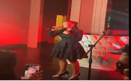 جنا عمرو دياب تحتفل بإطلاق أغنيتها.. كيف علق الجمهور على صوتها؟