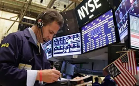 الأسهم الروسية تتراجع في مستهل تعاملات بورصة موسكو