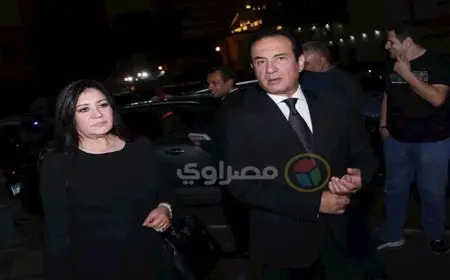 بالصور.. محمد ثروت ومدحت صالح يصلان عزاء أرملة الموسيقار سيد مكاوي