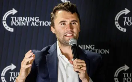 نائب الرئيس الأمريكي يستضيف حلقة من بودكاست الناشط كيرك