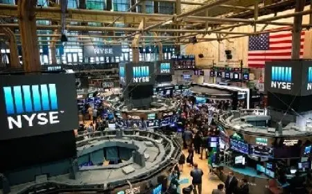 الأسهم الأمريكية تتجه نحو تسجيل رقم قياسي جديد بفضل قفزة سهم تسلا