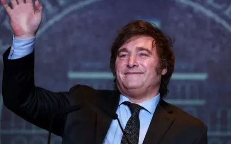 رئيس الأرجنتين يقترح زيادة الإنفاق الاجتماعي بعد الهزيمة في انتخابات إقليمية