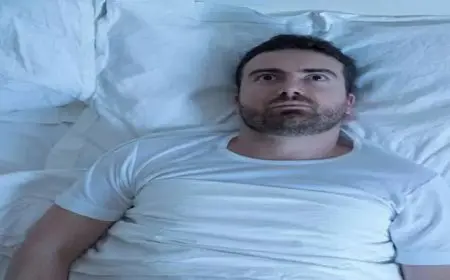 تشعر بأن أحدهم “يخنقك” وأنت نائم؟.. إليك السر