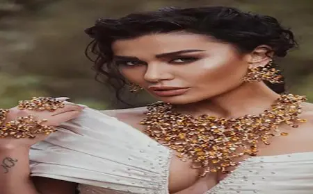 “ملكة”.. نادين الراسي تخطف الأنظار بإطلالة جريئة (صور)