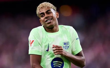 لامين يامال خارج مواجهة نيوكاسل.. وعودة دي يونج