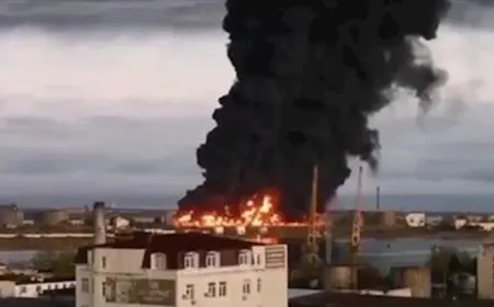 إعلام عبري: 12 غارة إسرائيلية استهدفت 3 أرصفة في ميناء الحديدة اليمني