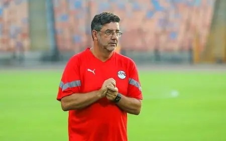 بين تجارب المنتخبات وإرث الأندية الكبرى.. هل يكون فيتوريا الرجل المناسب للأهلي؟