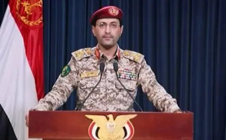 الحوثي: دفاعاتنا الجوية أربكت طائرات العدو وأجبرت بعضها على المغادرة قبل العدوان