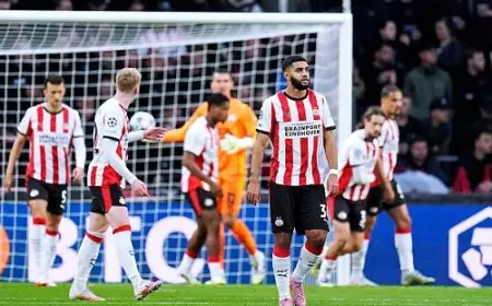 أيندهوفن الهولندي ينهار بثلاثية على ملعبه في انطلاقة مشواره بدوري أبطال أوروبا