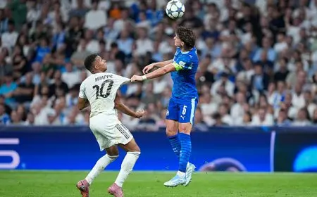 مبابي يقود ريال مدريد للفوز على مارسيليا بعشرة لاعبين في دوري الأبطال