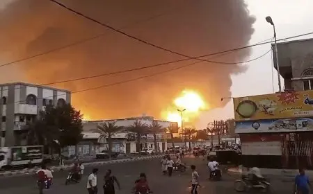 إسرائيل تقصف ميناء الحديدة اليمني.. والحوثيون يُفعّلون الدفاعات الجوية