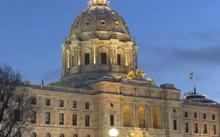 فوز مرشح ديمقراطي في انتخابات تكميلية بمينيسوتا بعد اغتيال نائبة بارزة