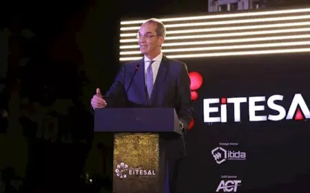 بزيادة 160%.. وزير الاتصالات: زيادة الطاقة الإنتاجية لمصانع المحمول إلى 9 ملايين وحدة خلال 2025
