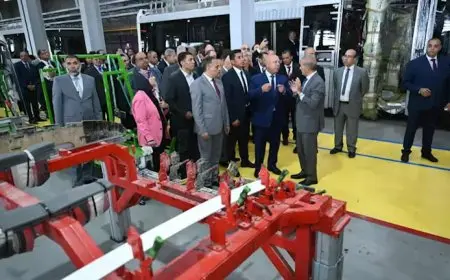 كامل الوزير: لن تُمنح رخص جديدة نهائيًا لأي مصنع داخل الكتل السكنية