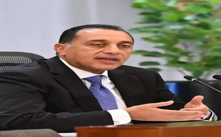 رئيس الوزراء يستعرض مع محافظ القاهرة خطط تطوير العاصمة ورفع كفاءة الميادين والأنفاق