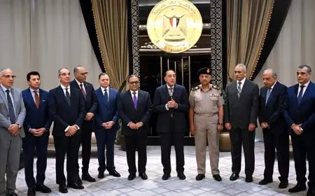 مجلس الوزراء يكرم الأمين العام السابق للمجلس ويهنئ الأمين الجديد بتوليه المسئولية