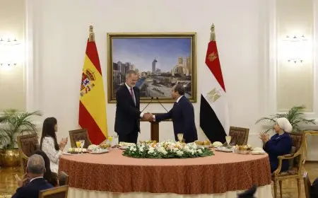 الرئيس السيسي لملك إسبانيا: مصر تواجه تحديات جسام على مختلف الاتجاهات الإستراتيجية شرقا وغربا وجنوبا
