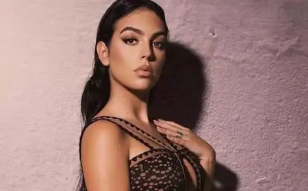 جورجينا تذاكر لأولادها مع عودة المدارس.. وتعلق: “بيلا وماتيو علماء الرياضيات”