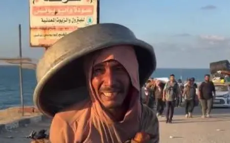 فيديو.. فلسطيني يذرف دموعه بحرقة خلال نزوحه القسري نحو الجنوب: مضلش فينا حيل نمشي